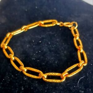 Gold plated Bracelet 8 in. Long links.